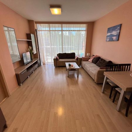 ריגה Lovely Apartments In Imanta With Free Parking מראה חיצוני תמונה